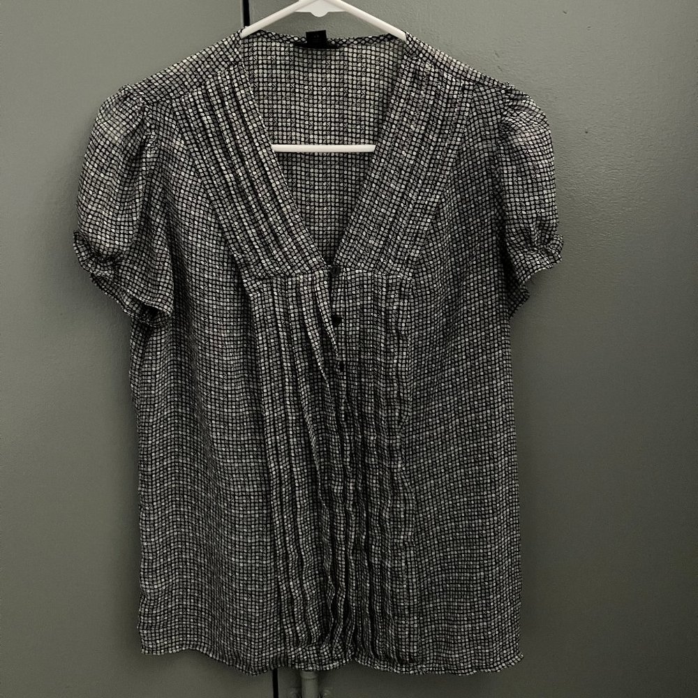 Black and White blouse.  Size Medium.  East 5th